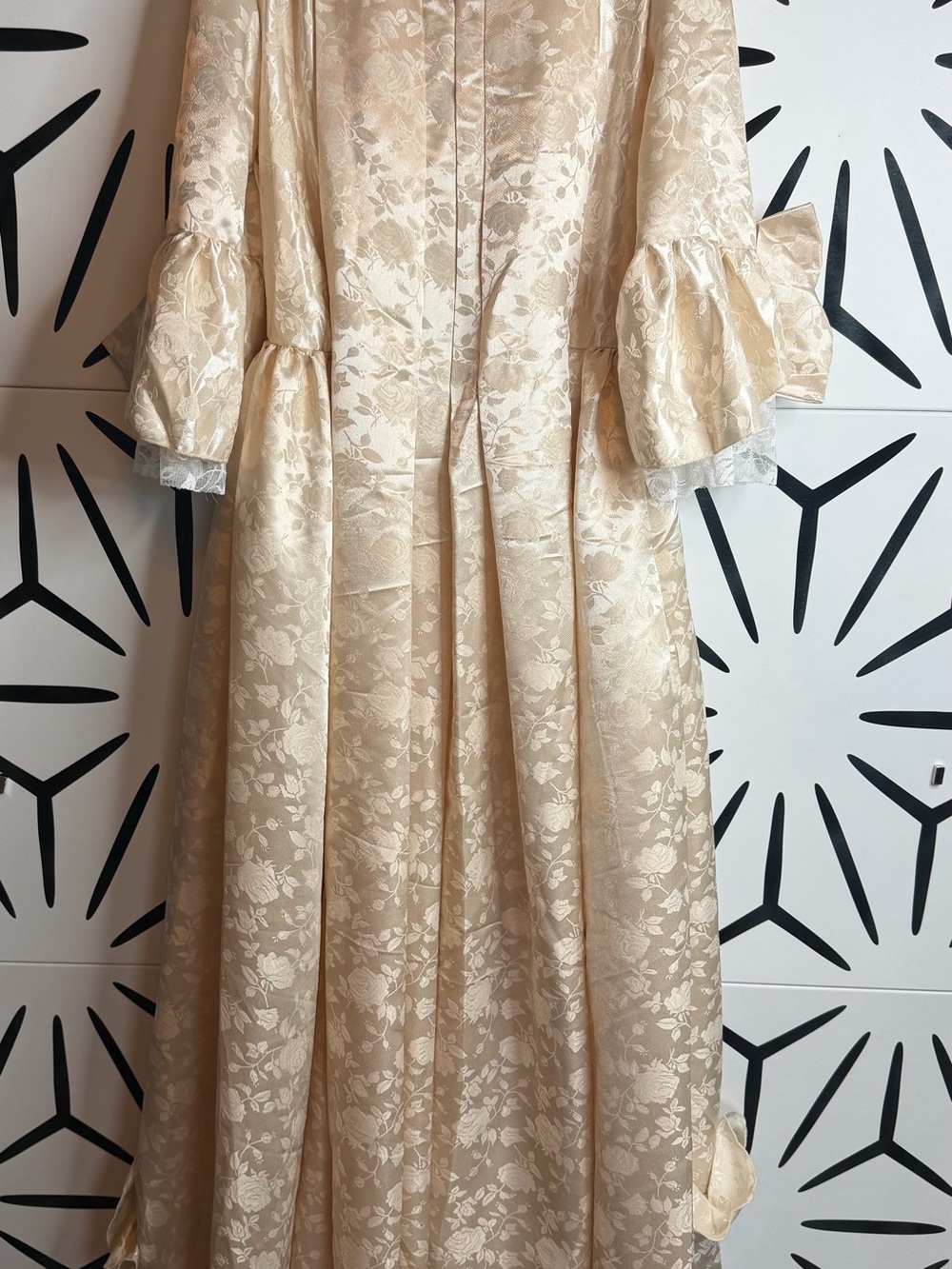 CosplayDiy Queen Marie Antoinette Rococo Ball Gown Costume
Apricot • Size M - Picture 5 of 10